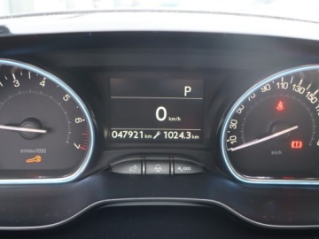 Peugeot 2008 I SUV Facelifting 1.2 PureTech 110KM 2018 Peugeot 2008 1.2 PureTech, Salon Polska, zdjęcie 10