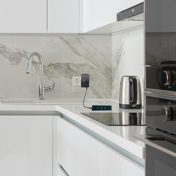 УНИВЕРСАЛЬНОЕ ЗАРЯДНОЕ УСТРОЙСТВО ДЛЯ БЛОКА ПИТАНИЯ 12 В ПОСТОЯННОГО ТОКА