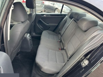 Volkswagen Jetta VI Sedan 1.2 TSI 105KM 2011 Volkswagen Jetta 1.2 TSI BlueMotion Technology Trendline 105KM 2011r, zdjęcie 20