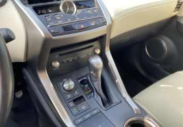 Lexus NX I SUV Facelifting 300h 197KM 2021 Lexus NX 300h F Impression AWD ASO Salon PL Lexus Leszno 2.5 Hybryda, zdjęcie 16