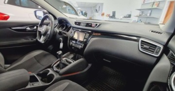 Nissan Qashqai II Crossover Facelifting 1.6 DiG-T 163KM 2018 Nissan Qashqai 1.6 DIG-T 163KM Panoramadach Kamera cofania 1.6 Benzyna, zdjęcie 15