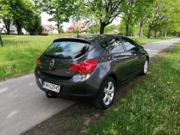 Opel Astra J Hatchback 5d 1.7 CDTI ECOTEC 110KM 2010 Opel Astra J 1.7 ECO TECH 110 PS, zdjęcie 9