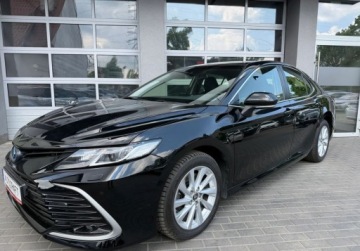 Toyota Camry IX Sedan 2.5 Hybrid Dynamic Force 218KM 2021 Toyota Camry salon Polska, FV-VAT 23, serwis ASO, Gwarancja 2.5 Hybryda, zdjęcie 2