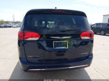 Chrysler Pacifica II 2018 Chrysler Pacifica Hybrid Touring Plus 2018 3.6 Hybryda 260KM, zdjęcie 3