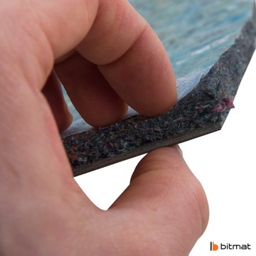 Звукоизоляционный коврик шумоизоляционный из цельной резины с фетром самоклеящийся 1м х 1м.