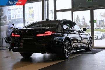 BMW Seria 5 G30-G31 Limuzyna Facelifting 2.0 530i 252KM 2022 BMW Seria 5 530i xDriveAdaptacyjne Reflektory LEDFotele Sportowe 2.0, zdjęcie 18