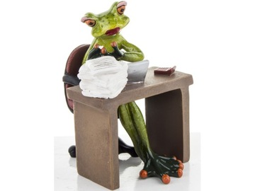 Декоративная статуэтка В ПОДАРОК ​​- Госпожа Лягушка за письменным столом
