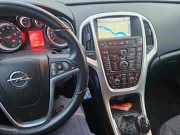 Opel Astra J Hatchback 5d 1.6 Turbo ECOTEC 180KM 2011 OPEL ASTRA J (P10) 1.6 Turbo (68) 180 KM, zdjęcie 4
