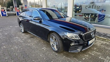 Mercedes Klasa E W213 2018 Mercedes E 220 AMG Pakiet 4 Matic Felgi 19", zdjęcie 2