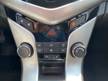 Chevrolet Cruze Sedan 2.0 VCDI 16V DOHC 163KM 2012 Chevrolet Cruze NAWIGACJA PARKTRONIC TYL TEMPOMAT NOWE TARCZE SWIECE KOMPL, zdjęcie 9