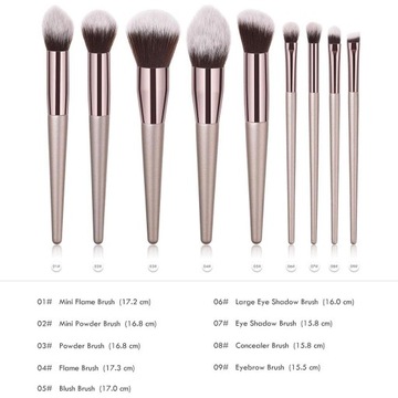 Профессиональные кисти для макияжа.