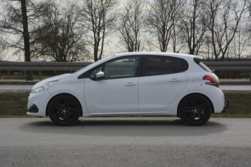 Peugeot 208 I Hatchback 5d Facelifting 1.2 PureTech 82KM 2018 Peugeot 208 1.2 Benzyna Style gwarancja przebiegu, zdjęcie 3