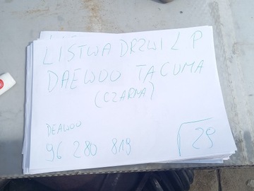 LIŠTA DVEŘE LEVÝ PŘEDNÍ TACUMA 96280819 ČERNÁ