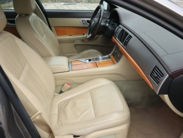Jaguar XF I Sedan 2.7 BiTurbo D 207KM 2008 Jaguar XF 2.7 D, 203 KM, Automat, Navi, Xenon, zdjęcie 8