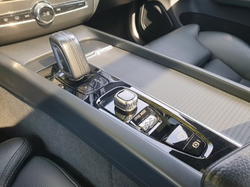 Volvo XC60 II 2019 VOLVO XC60 MR2020 4x4 AUT, PANORAMA, virtual cockpit, sport fotel, KAMERA, zdjęcie 27
