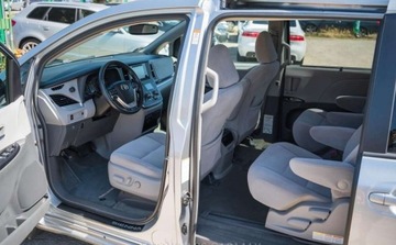 Toyota Sienna III 3.5 V6 266KM 2017 Toyota Sienna Toyota Sienna III 3.5 AUTOMAT 3.5 Benzyna 265KM, zdjęcie 11