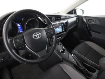 Toyota Auris II Touring Sports Facelifting 1.8 Hybrid 136KM 2015 Toyota Auris lift navi kamera panorama hak, zdjęcie 13