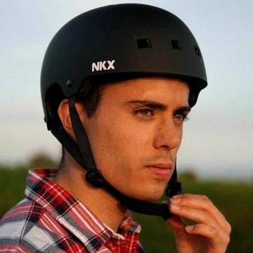Черный шлем для скейтборда NKX Brain Saver Ride Hard S