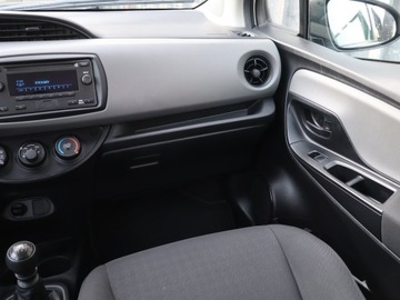 Toyota Yaris III Hatchback 5d Facelifting 2017 1.5 Dual VVT-iE 111KM 2017 Toyota Yaris 1.5 Dual VVT-i, Salon Polska, zdjęcie 7