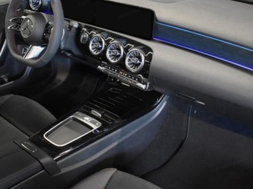 Mercedes Klasa A W177/V177 Hatchback Facelifting 1.3 200 163KM 2025 MERCEDES-BENZ A Klasa 200 AMG Line 1.3 (163KM) 2025, zdjęcie 9