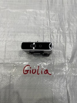 ALFA ROMEO GIULIA GNIAZDO USB