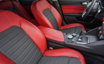 Alfa Romeo Giulia II Sedan 2.0 Turbo 200KM 2018 Alfa Romeo Giulia Alfa Romeo Giulia 2,0 201 KM 2.0 Benzyna 200KM, zdjęcie 18