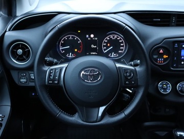 Toyota Yaris III Hatchback 5d Facelifting 2017 1.5 Dual VVT-iE 111KM 2020 Toyota Yaris 1.5 Dual VVT-i, Salon Polska, zdjęcie 16