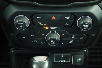 Jeep Renegade SUV Facelifting 1.3 GSE T4 Turbo 150KM 2018 Jeep Renegade 1.3 T-GDI, Salon Polska, GAZ, zdjęcie 9