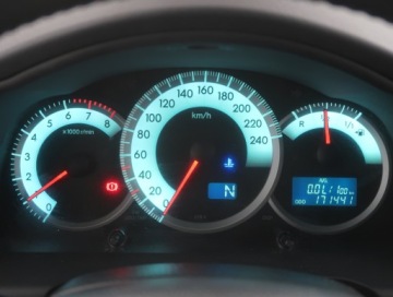 Toyota Corolla Verso E120 1.8 VVT-i 130KM 2004 Toyota Corolla Verso 1.8, Automat, 7 miejsc, zdjęcie 10