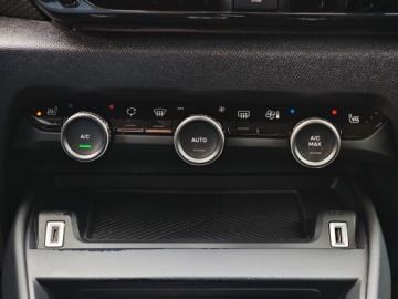 Citroen C4 III SUV 1.2 PureTech 130KM 2021 Citroen C4 SalonPL Podgrzewane fotele szyba kierow, zdjęcie 30