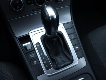 Volkswagen Passat B7 Variant 2.0 TDI CR DPF BlueMotion 140KM 2013 VW Passat 2.0 TDI, DSG, Navi, Xenon, Bi-Xenon, zdjęcie 16