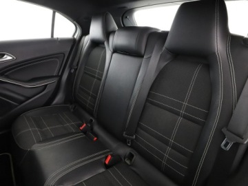 Mercedes Klasa A W176 Hatchback 5d Facelifting 180 d 109KM 2015 Mercedes A 180 A180 CDI Urban Klimatyzacja, zdjęcie 16