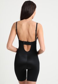 Корректирующее боди Spanx S