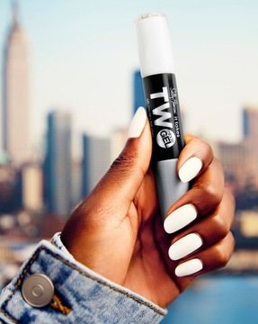 Салли Хансен Чудо-гель, нужно два лака для ногтей 900