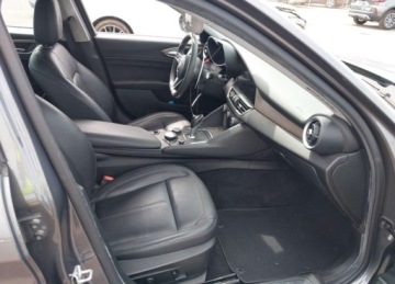 Alfa Romeo Giulia II 2017 Alfa Romeo Giulia 2017r., Ti Awd, 2L, od ubezpieczalni 2.0 Benzyna 284KM, zdjęcie 9