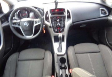 Opel Astra J Sports Tourer 2.0 CDTI ECOTEC 160KM 2011 Opel Astra 2.0diesel,automat,alu,zarejest 2.0 Diesel 160KM, zdjęcie 8