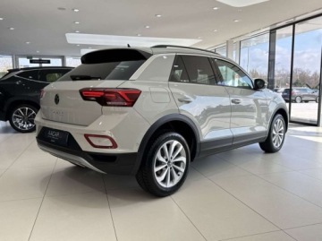 Volkswagen T-Roc I SUV Facelifting 1.5 TSI ACT 150KM 2023 Volkswagen T-Roc Life Kamera cofania Asystent parkowania CarPlayAndroid, zdjęcie 3