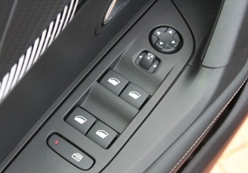 Peugeot 2008 II SUV Facelifting 1.2 PureTech 130KM 2024 Peugeot 2008 Allure Opcje EAT8 2024 Od RiA 1.2 Benzyna 130KM, zdjęcie 17