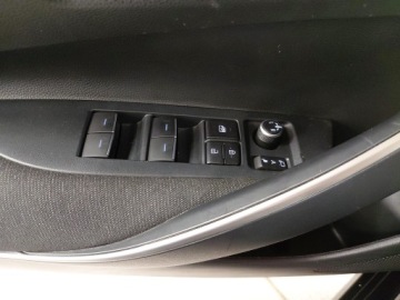Toyota Corolla XII Sedan Facelifting 1.8 Hybrid 140KM 2023 Toyota Corolla 1.8 Hybrid Style Seria E21 (2019-), zdjęcie 19