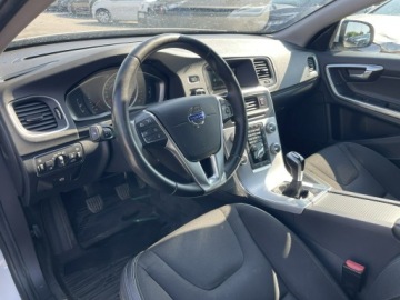 Volvo V60 I Kombi Facelifting 2.0 D2 DRIVE-E 120KM 2016 Volvo V60 Momentum D2 Skóra Klimatronik Ks., zdjęcie 6
