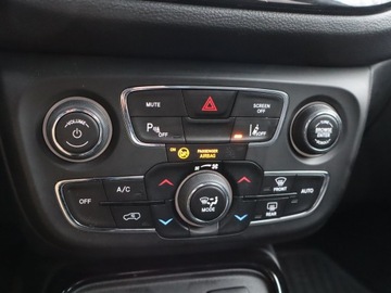 Jeep Compass II SUV 1.4 MultiAir 140KM 2017 Jeep Compass 1.4 MultiAir, Salon Polska, Skóra, zdjęcie 11