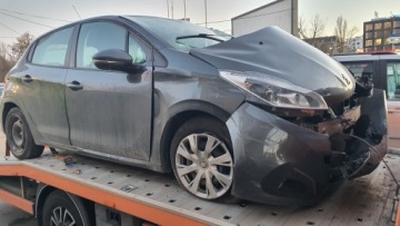 Peugeot 208 I Hatchback 5d Facelifting 1.2 PureTech 82KM 2017 PEUGEOT 208 1.2 82 KM