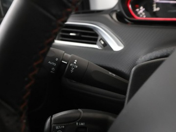 Peugeot 2008 I SUV Facelifting 1.2 PureTech 110KM 2018 Peugeot 2008 GT-Line automat panorama navi PDC, zdjęcie 32