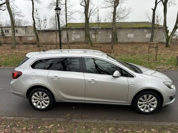 Opel Astra J Sports Tourer Facelifting 2.0 CDTI ECOTEC 165KM 2013 Opel Astra Sport Tourer 2.0 CDTI 165 KM 2013r. Xen, zdjęcie 11