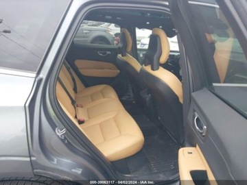 Volvo XC60 II Crossover T5 250KM 2018 Volvo XC 60 2018 Volvo XC60 T5 AWD Momentum 2.0 Benzyna 250KM, zdjęcie 7