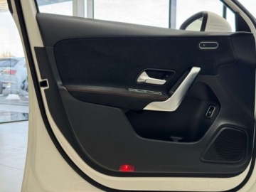 Mercedes Klasa A W177/V177 Hatchback Plug-In 1.3 250e 218KM 2020 Mercedes-Benz Klasa A AMG Line Plug In Fotele kubelkowe Nawigacja Kame, zdjęcie 10