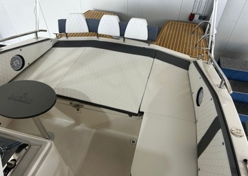 Новая лодка: Trimarchi DYLET 85 - 8,50 м/9 человек, каюта на 4 человека, отдельный туалет.