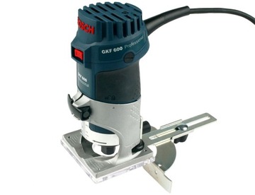 КРОМОЧНО-ФРЕЗЕРНЫЙ СТАНОК 600ВТ GKF 600 BOSCH + АКСЕССУАРЫ