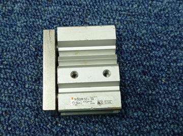 Siłownik z prowadzeniem SMC MGQM 12-10