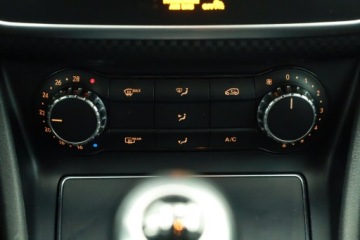 Mercedes Klasa A W176 Hatchback 5d Facelifting 180 122KM 2017 Mercedes A A 180, Salon Polska, Serwis ASO, Skóra, zdjęcie 11